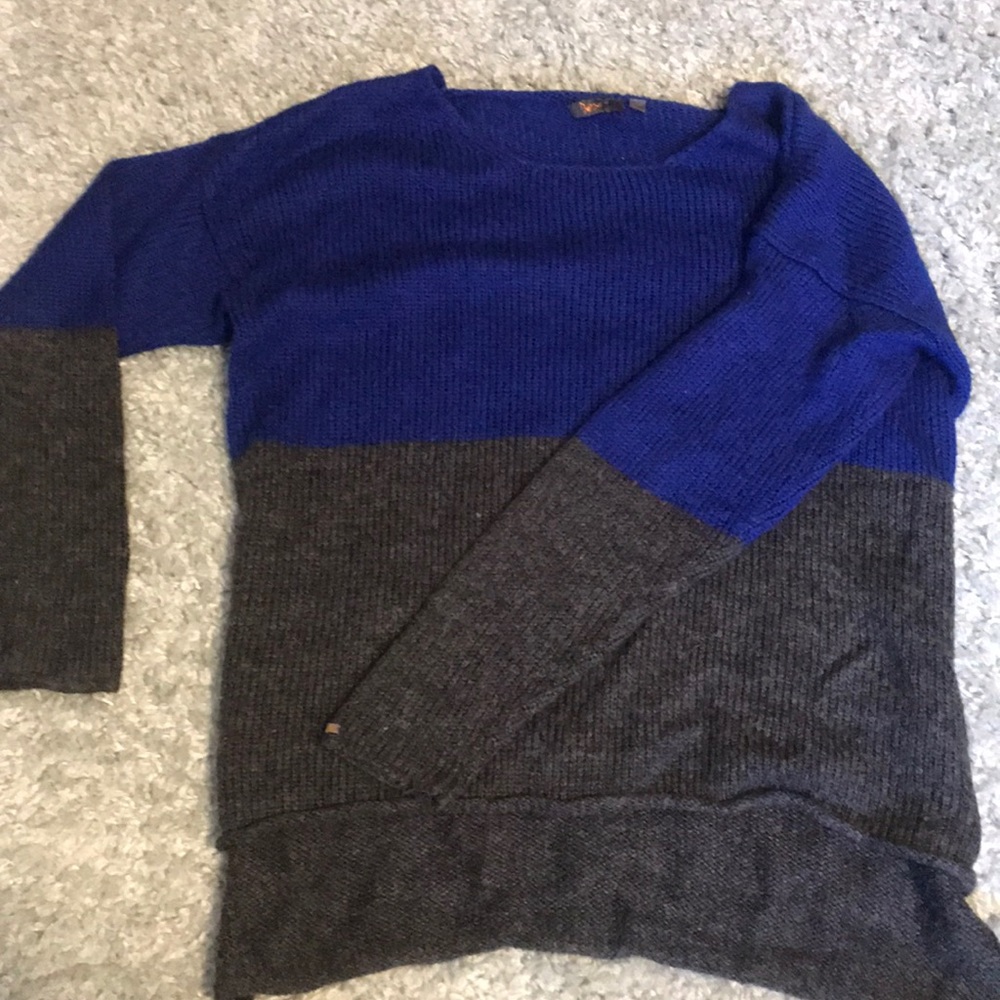 Cozy knit women’s sweater - size L